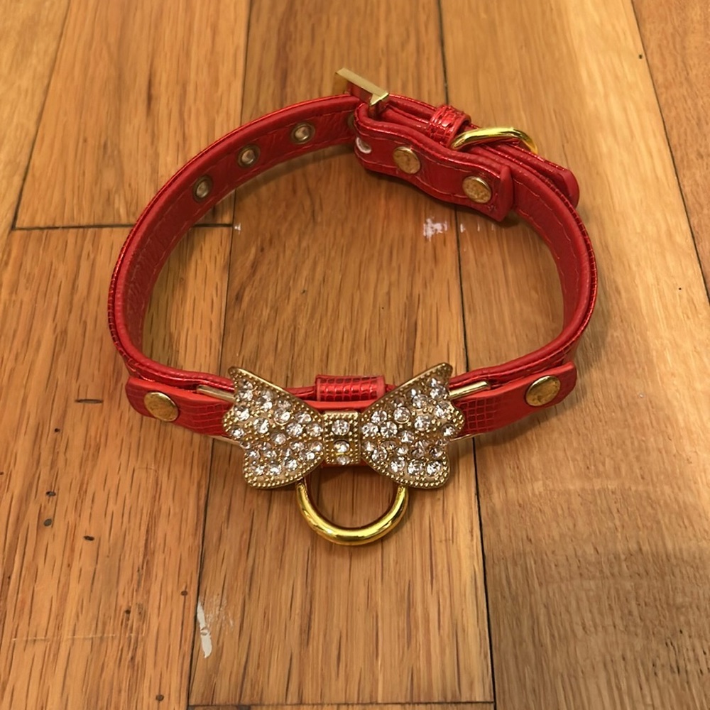 Dog color for pets or a costume. Great condition.
